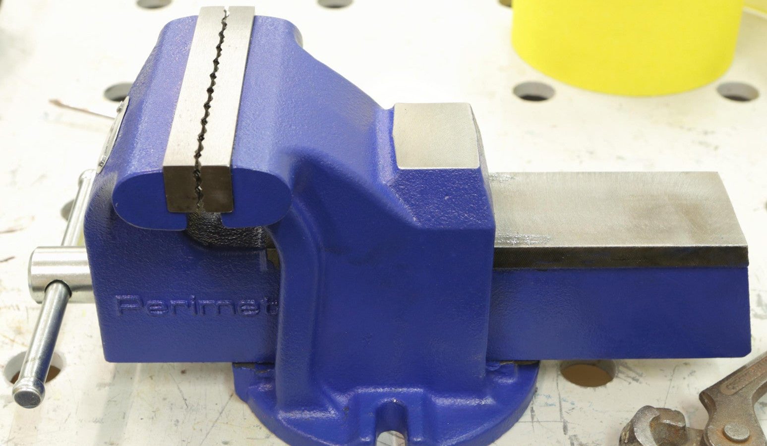 Perimeter 4″ Machine Bench Vice 100mm Heavy Duty Cast Iron Fixed Base Workshop