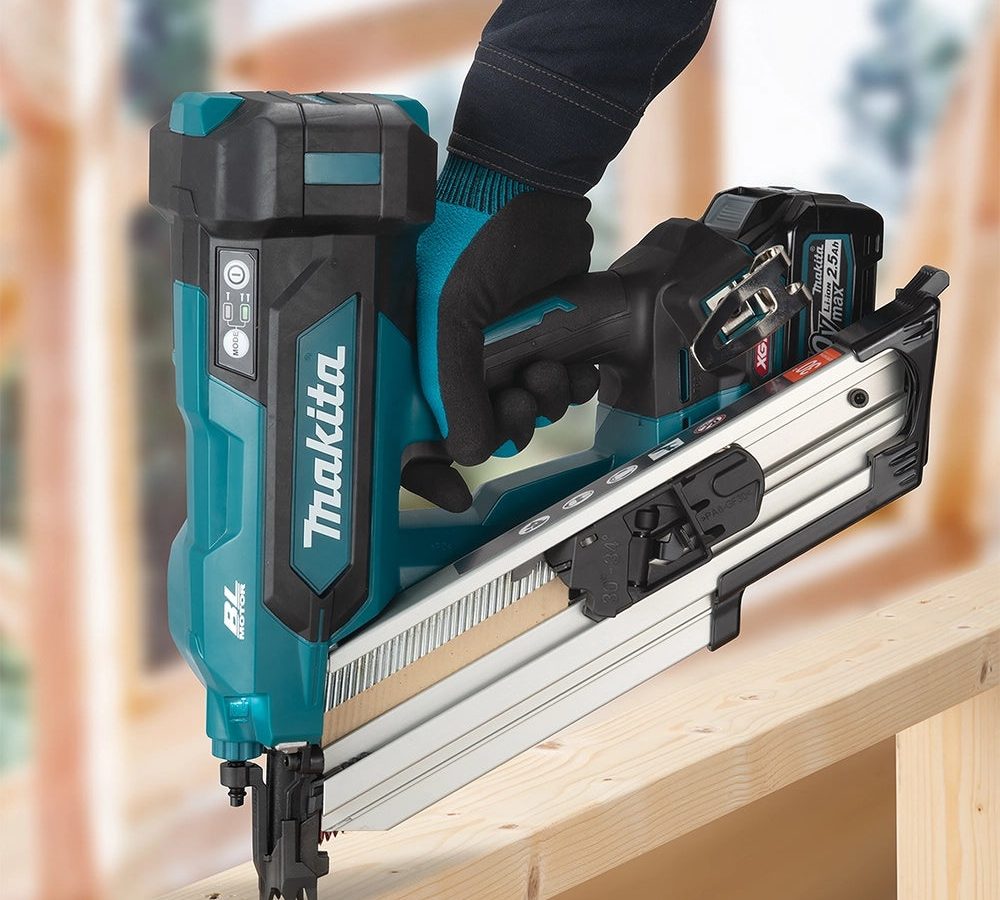Makita BN001GZ XGT 40Vmax Brushless Framing Nailer (Body Only) with Kit Box