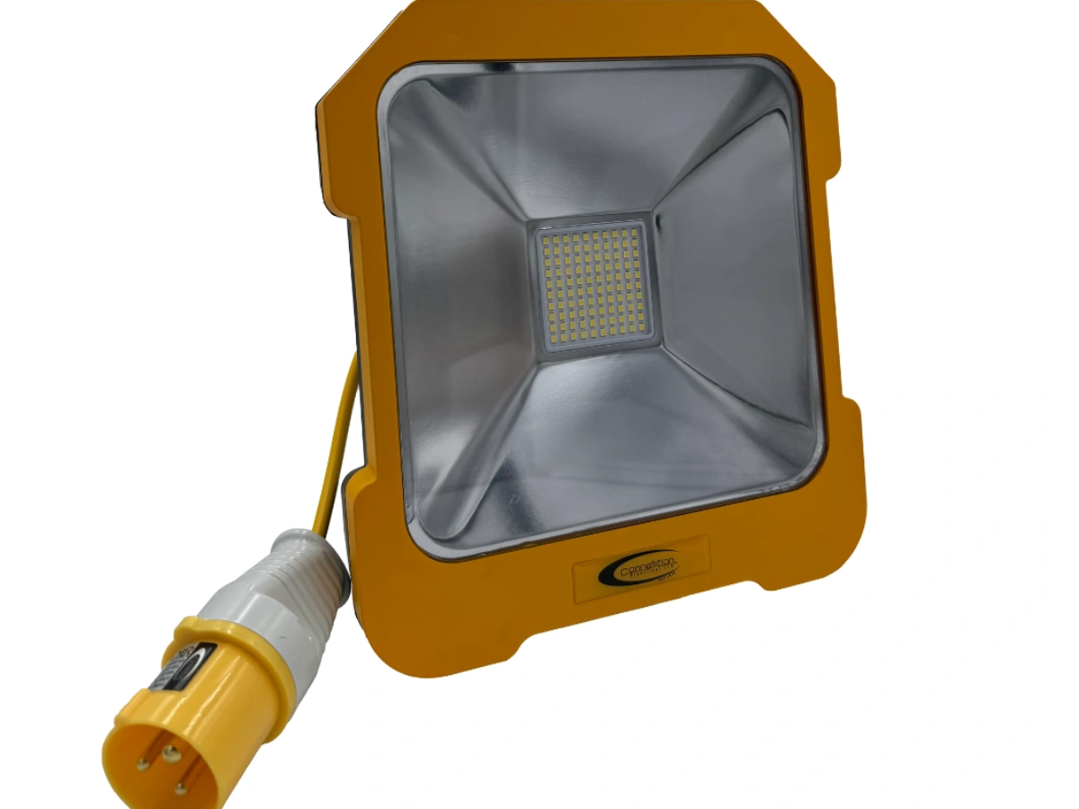 Connexion 6694 LED Task Light 20W 3m with 16A Outlet (110V)