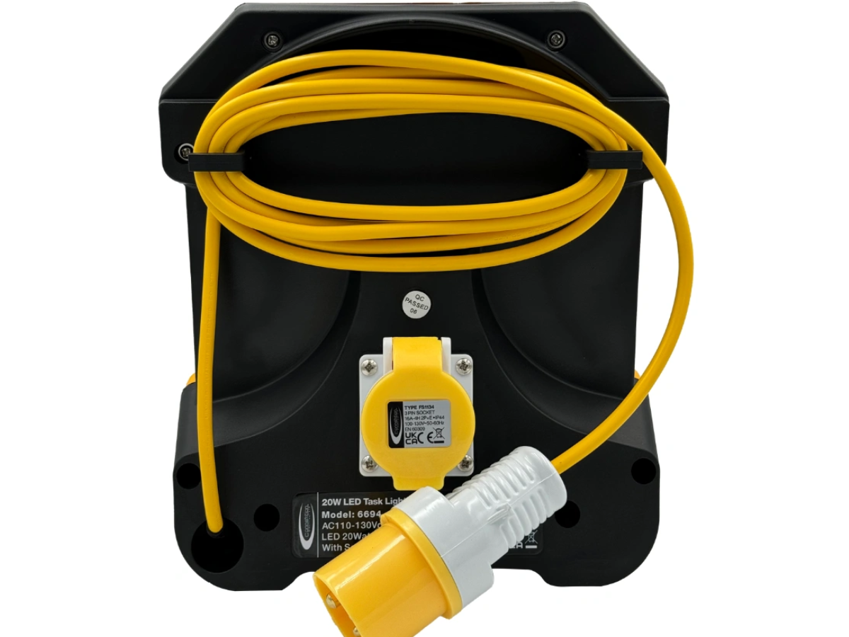 Connexion 6694 LED Task Light 20W 3m with 16A Outlet (110V)