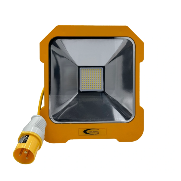 Connexion 6694 LED Task Light 20W 3m with 16A Outlet (110V)